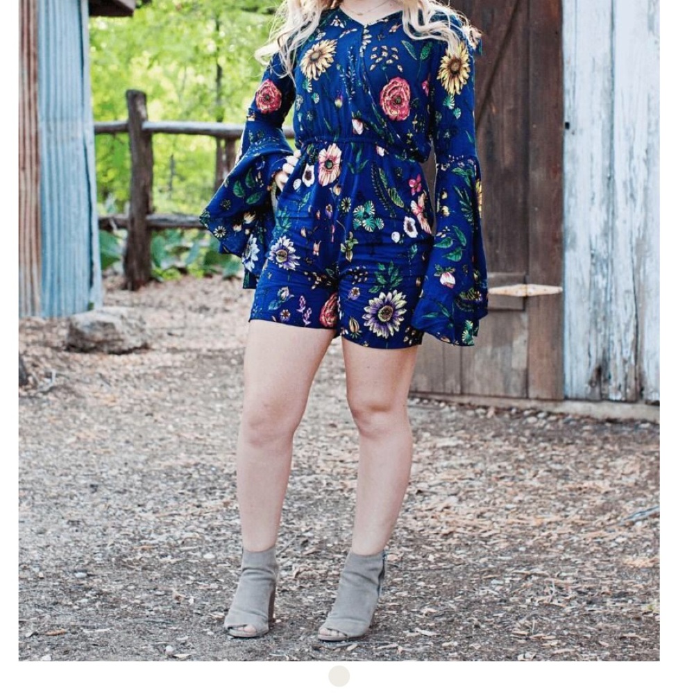 🌺 Bell sleeve romper for girls .. soooo cute ..